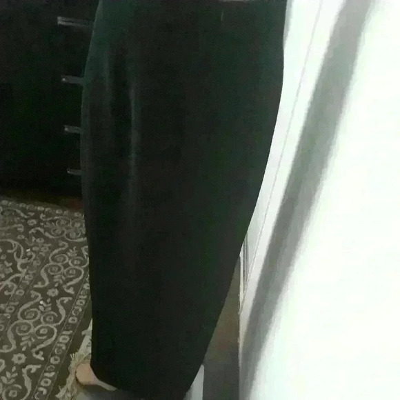 Sexy party/cocktail  office skirt fabric is very buttery soft, size medium - Picture 6 of 6